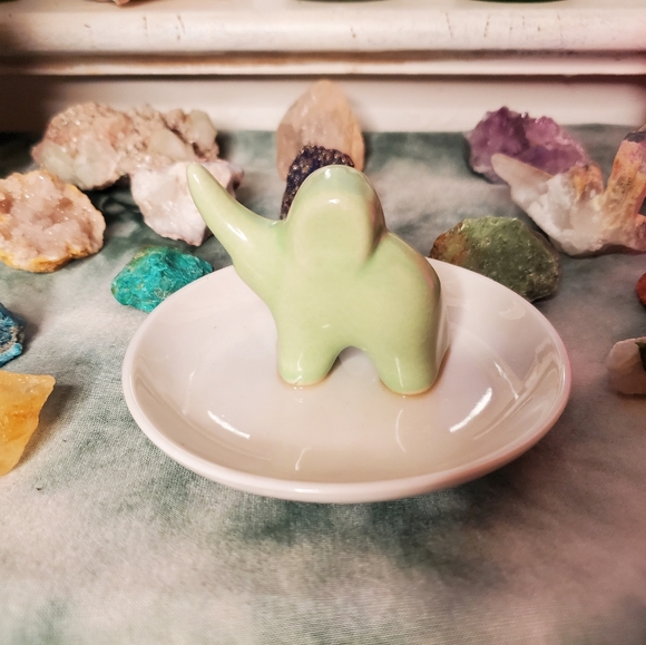 EARTHBOUND Other - Elephant Jade jewlery Holder
